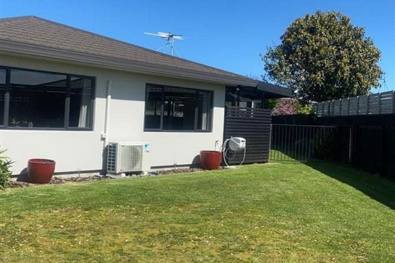 Photo of property in 3a Marchant Place, Westown, New Plymouth, 4310