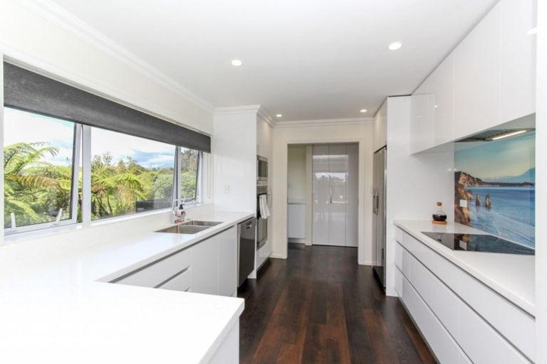 Photo of property in 7a Caledonia Place, Highlands Park, New Plymouth, 4312