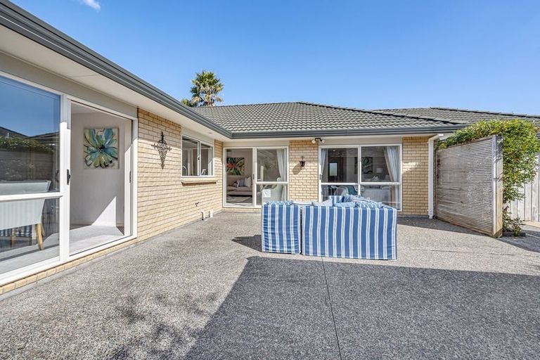 Photo of property in 43 Lansell Drive, East Tamaki Heights, Auckland, 2016