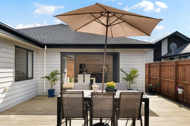 Photo of property in 24 Opouatu Avenue, Glenbrook, Waiuku, 2681