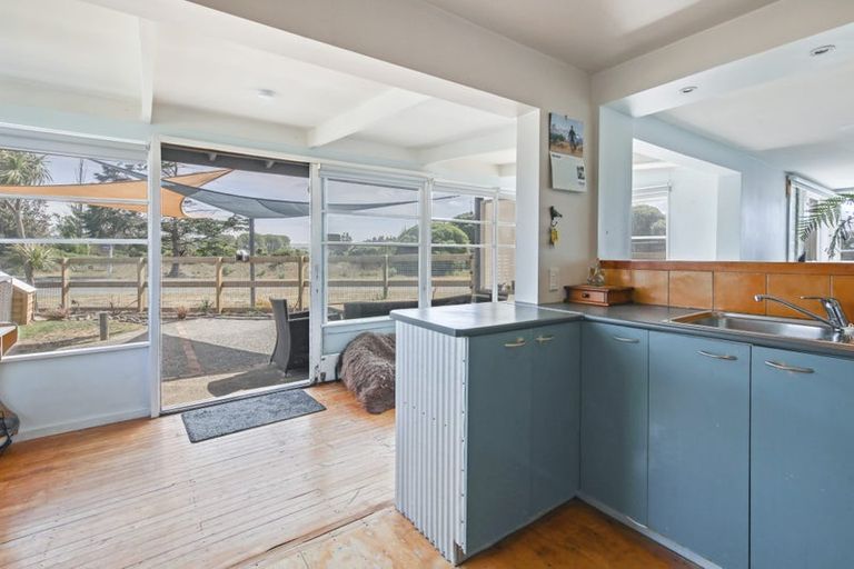 Photo of property in 30 Holton Road, Amberley, 7481