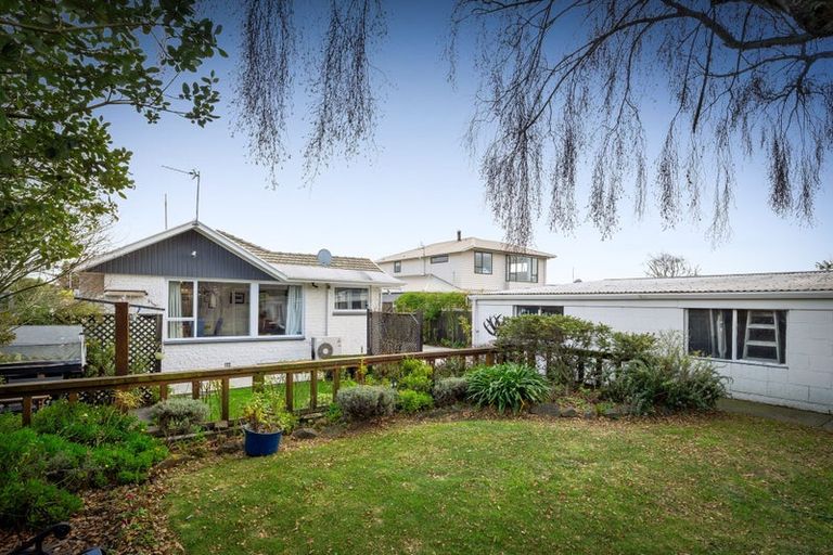 Photo of property in 42 Waratah Street, Avondale, Christchurch, 8061
