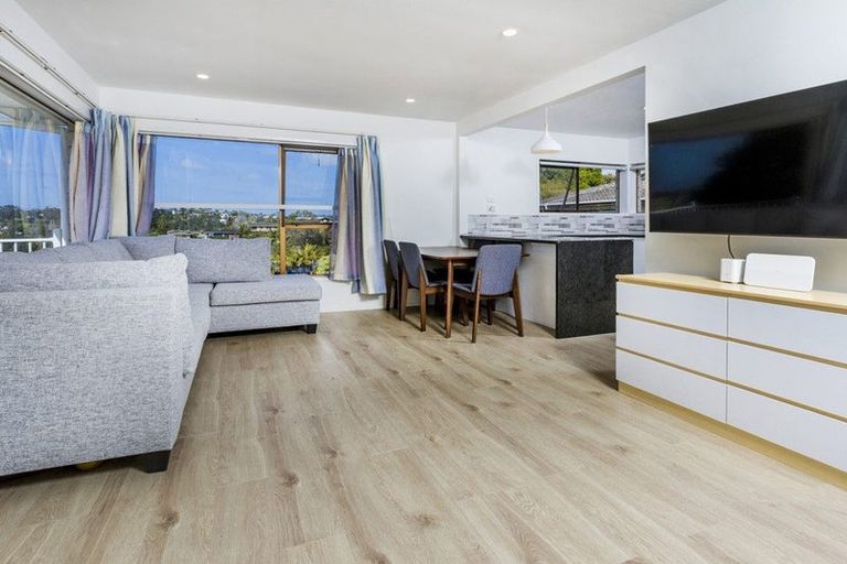 Photo of property in 2/92 Glamorgan Drive, Torbay, Auckland, 0630