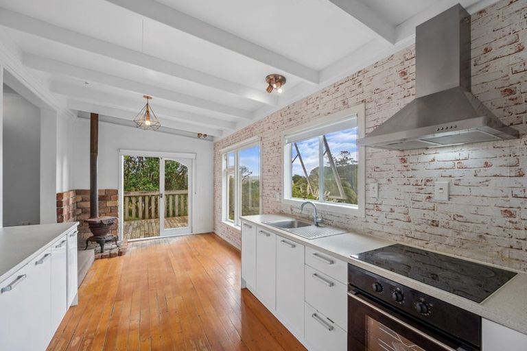 Photo of property in 37 Makiri Street, Helensville, 0800