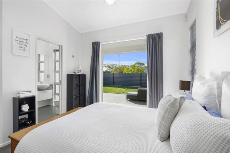 Photo of property in 17 Bottle Lake Drive, Parklands, Christchurch, 8083