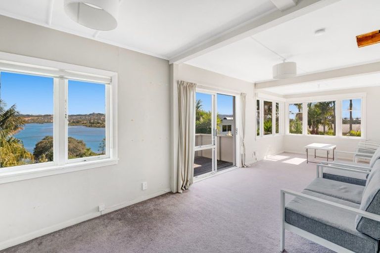 Photo of property in 40 Pohutukawa Avenue, Red Beach, 0932