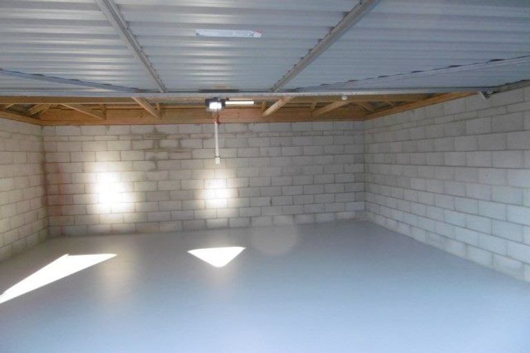 Photo of property in 8 Oakford Close, Riccarton, Christchurch, 8011