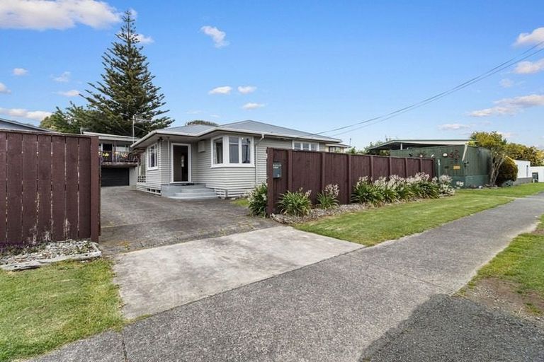 Photo of property in 73 Pohutukawa Place, Bell Block, New Plymouth, 4312