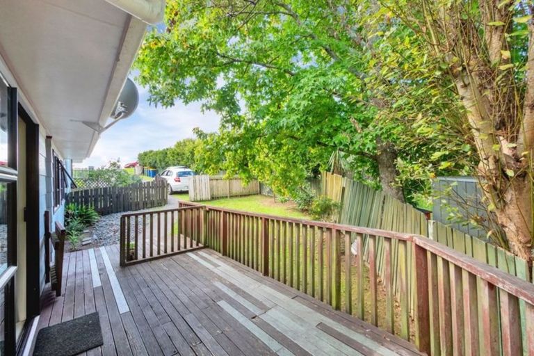 Photo of property in 2/2 Oreil Avenue, West Harbour, Auckland, 0618