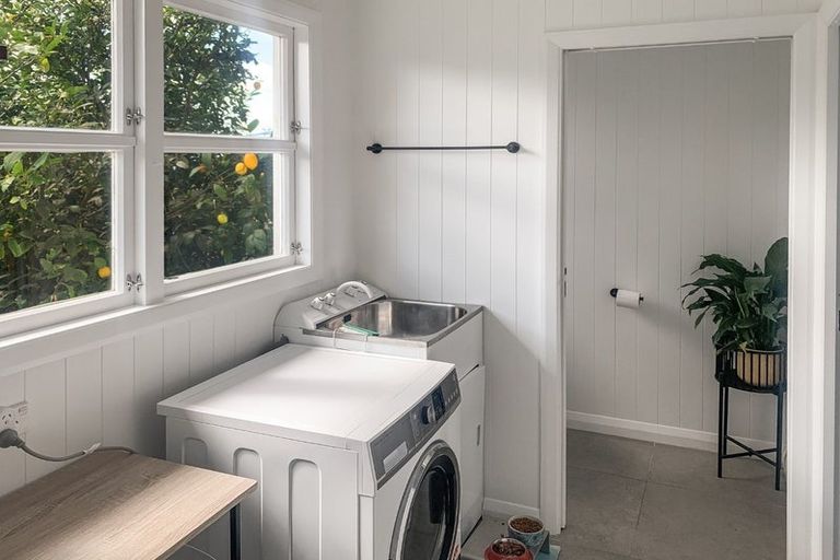 Photo of property in 20 Chamberlain Street, Dannevirke, 4930