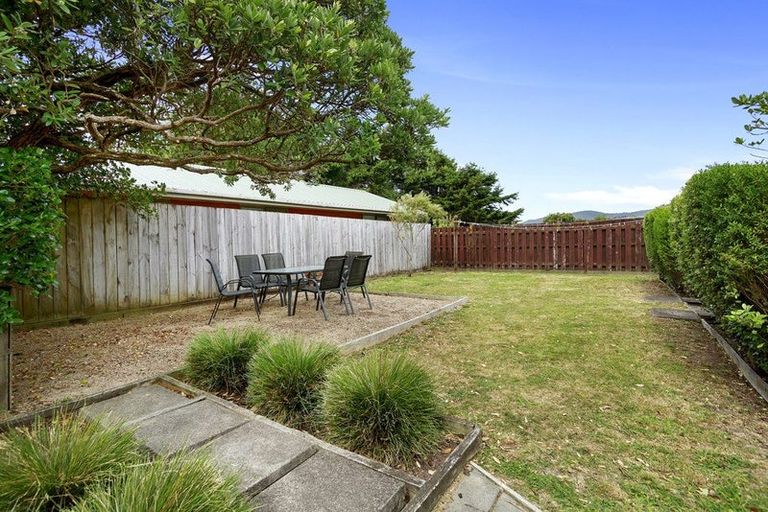Photo of property in 6 Franklyn Road, Tawa, Wellington, 5028