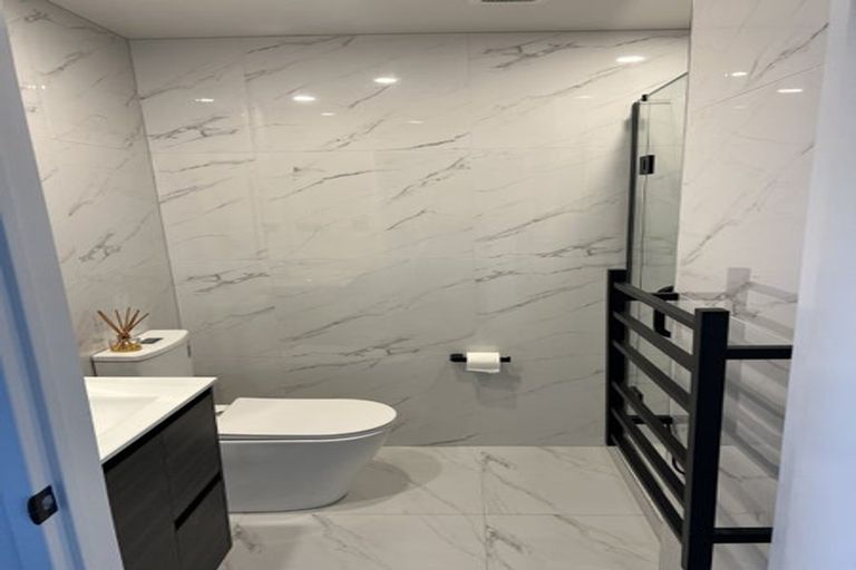 Photo of property in 5/72 Tiraumea Drive, Pakuranga, Auckland, 2010