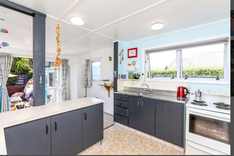 Photo of property in 17 Record Street, Fitzroy, New Plymouth, 4312