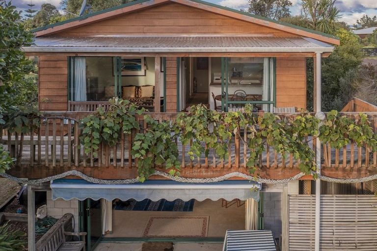 Photo of property in 152 Ocean Beach Road, Tairua, 3508