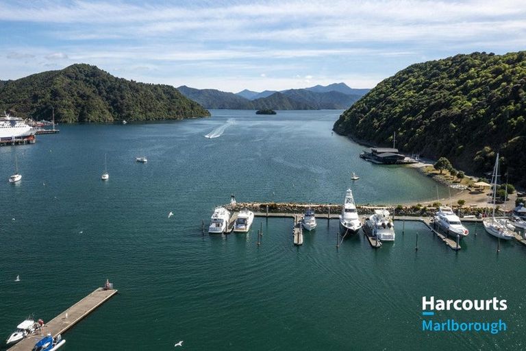 Photo of property in Oxleys Rock Apartments, 303/6 London Quay, Picton, 7220