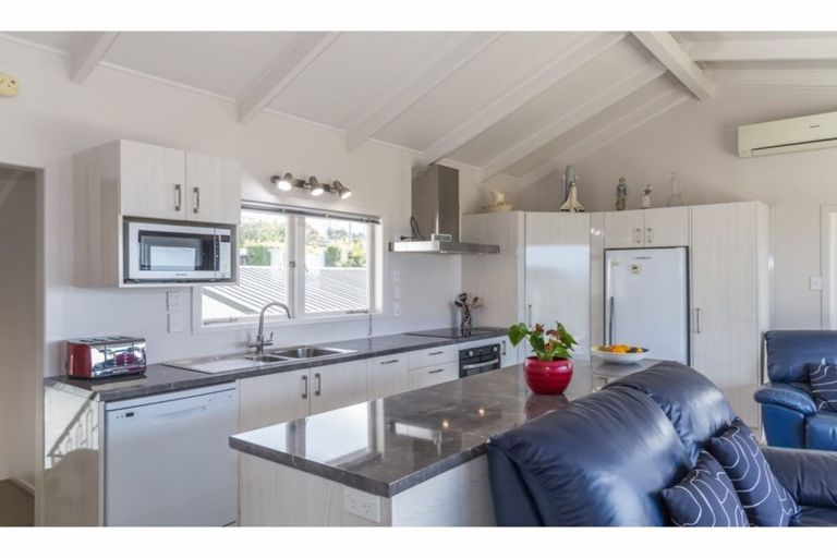 Photo of property in 46 Brightside Road, Stanmore Bay, Whangaparaoa, 0932