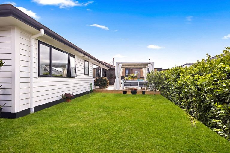 Photo of property in 33 Jane Maree Road, Kumeu, 0810