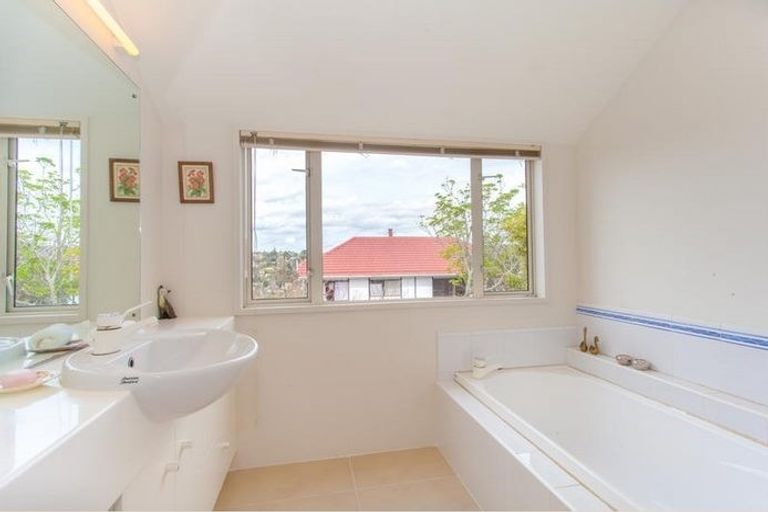 Photo of property in 34 King Richard Place, Browns Bay, Auckland, 0630