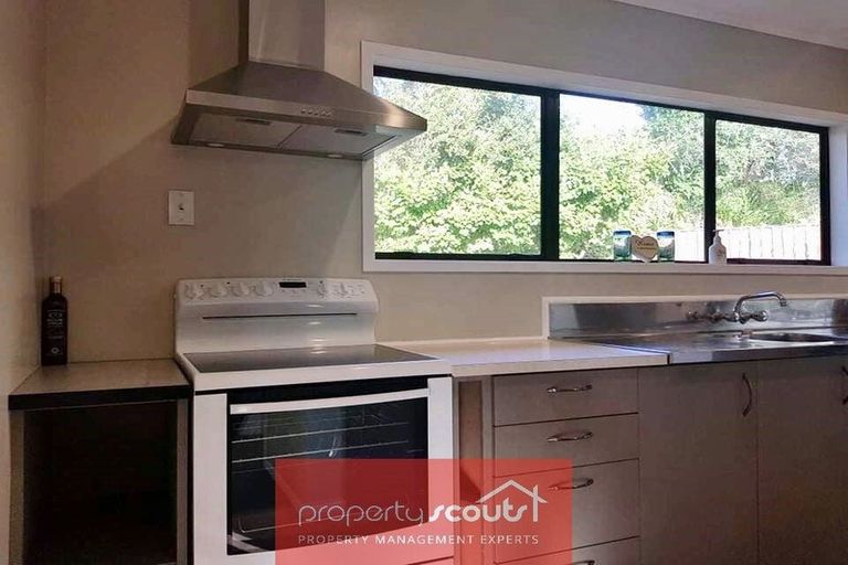 Photo of property in 10 Lindaver Grove, Merrilands, New Plymouth, 4312