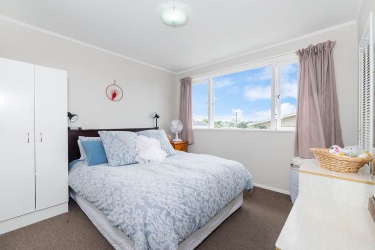 Photo of property in 5b Sheehan Road, Te Atatu South, Auckland, 0610