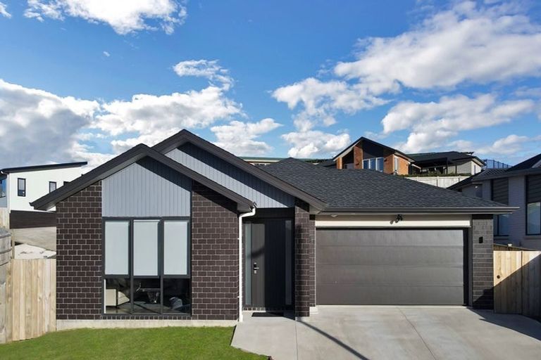 Photo of property in 13 James Elliot Way, Pokeno, 2402