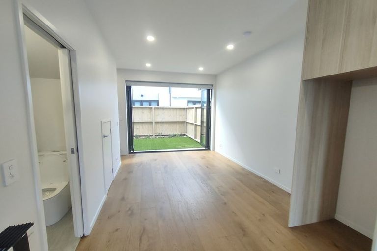 Photo of property in 6/65a Hogans Road, Glenfield, Auckland, 0629