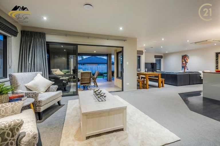 Photo of property in 32 Ripple Grove, Waiuku, 2123