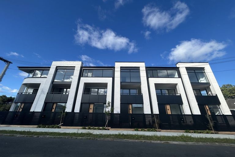 Photo of property in 15 Tiraumea Drive, Pakuranga, Auckland, 2010