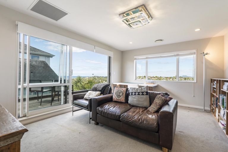 Photo of property in 33 Caldera Drive, Long Bay, Auckland, 0630