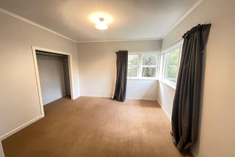 Photo of property in 42 Lyons Avenue, Murrays Bay, Auckland, 0630