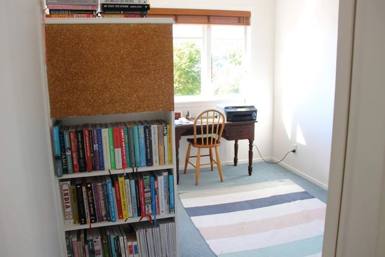 Photo of property in 19 Romney Square, Tawa, Wellington, 5028