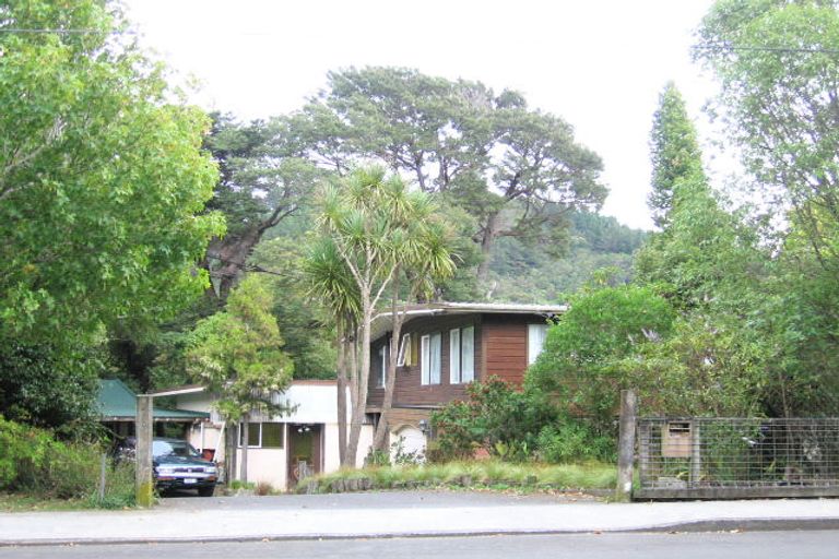 Photo of property in 48 Blue Mountains Road, Pinehaven, Upper Hutt, 5019