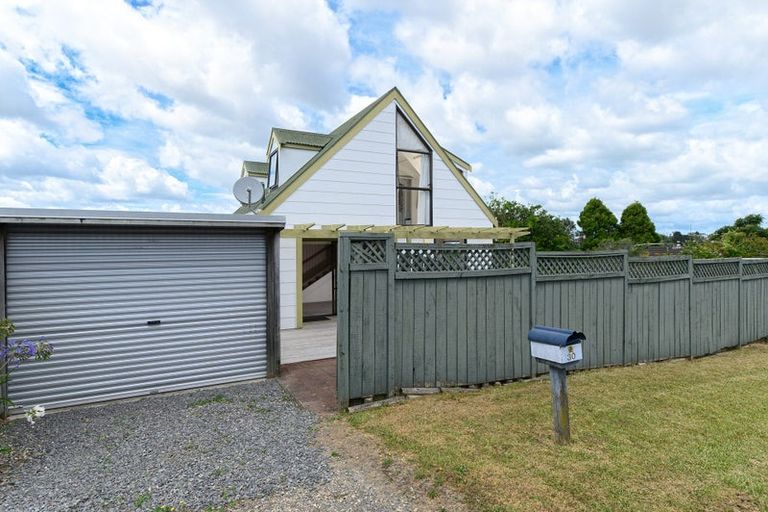 Photo of property in 2/30 Glen Vista Place, Bayview, Auckland, 0629