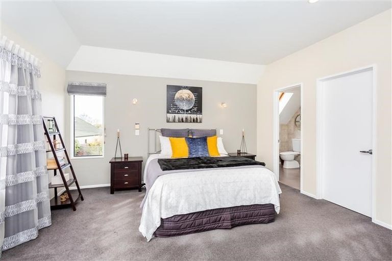 Photo of property in 8 Dorfold Mews, Avonhead, Christchurch, 8042