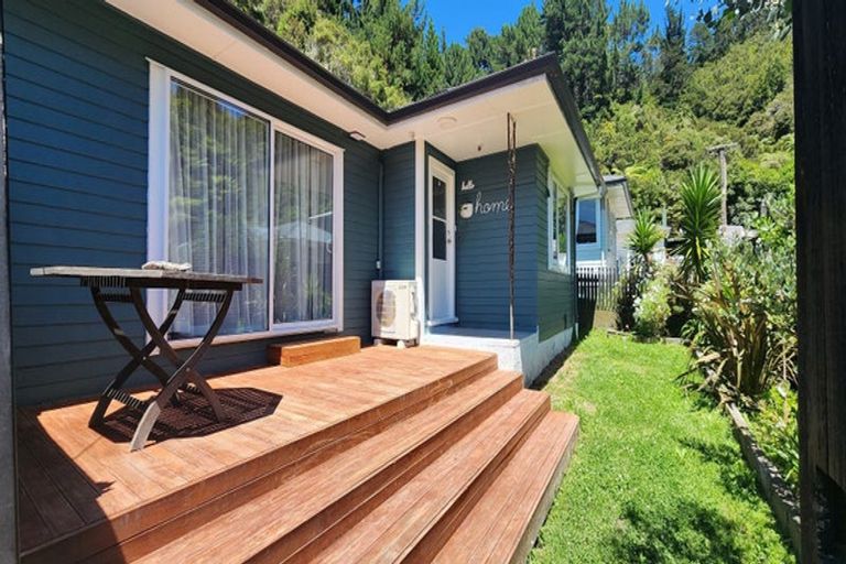Photo of property in 11 Shackleton Grove, Stokes Valley, Lower Hutt, 5019