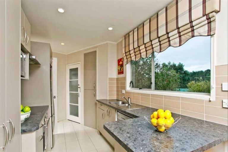 Photo of property in 7 Erica Road, Sunnynook, Auckland, 0620