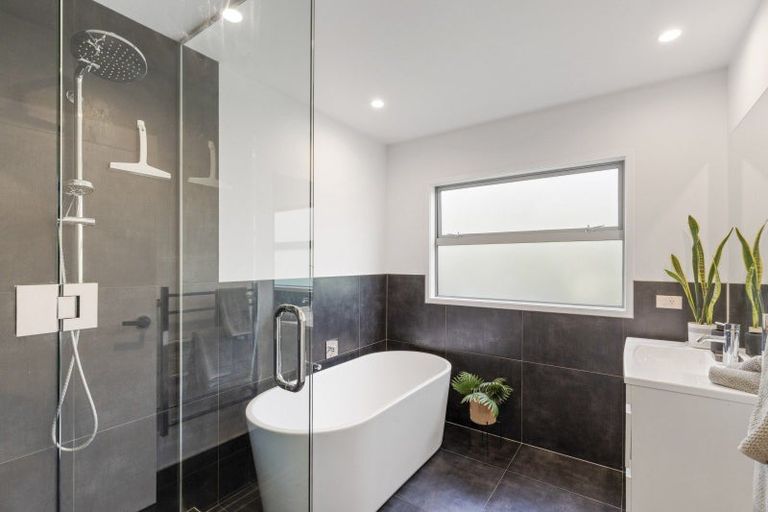 Photo of property in 26 Birdwood Avenue, Moturoa, New Plymouth, 4310