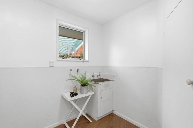Photo of property in 76 Avonhead Road, Avonhead, Christchurch, 8042