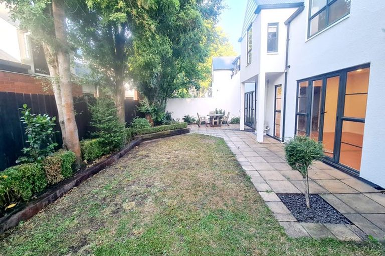 Photo of property in 10b Swanleigh Place, Ilam, Christchurch, 8041