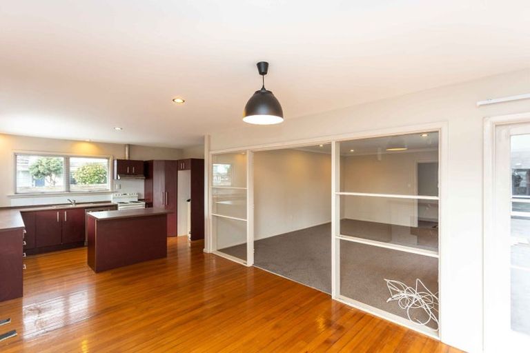 Photo of property in 17 Brookby Crescent, Avonhead, Christchurch, 8042