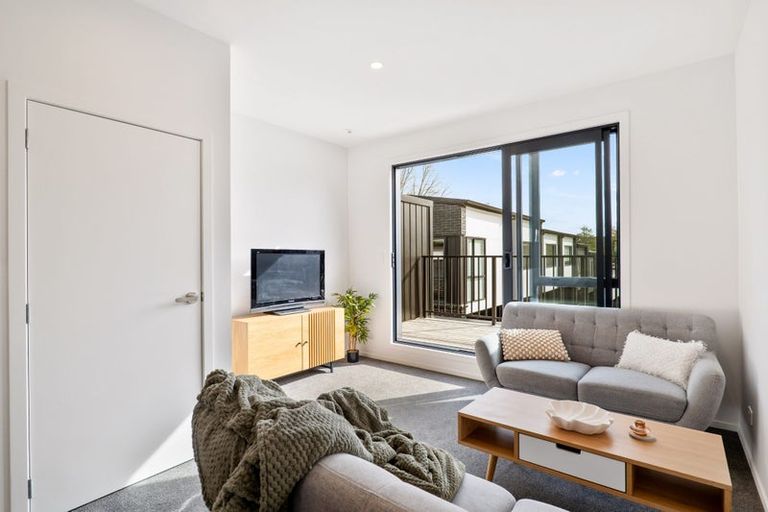 Photo of property in 3 Meg Lane, Glen Eden, 0602