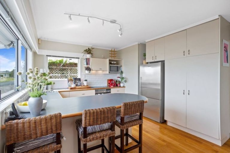 Photo of property in 72 Verbena Road, Birkdale, Auckland, 0626