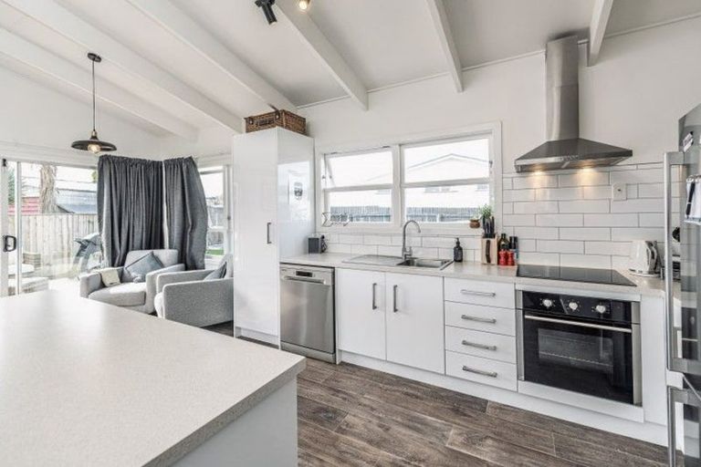 Photo of property in 8a Kings Avenue, Gonville, Whanganui, 4501