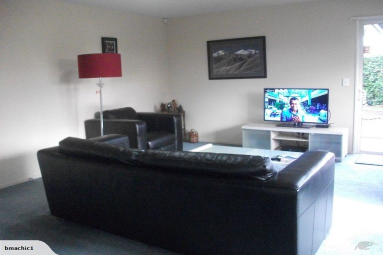 Photo of property in 2 Harrod Place, Rangiora, 7400