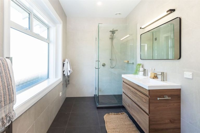 Photo of property in 3 Strowan Road, Strowan, Christchurch, 8052