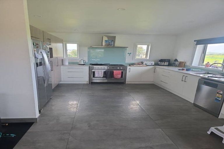 Photo of property in 154 Pukehina Parade, Pukehina, Te Puke, 3189