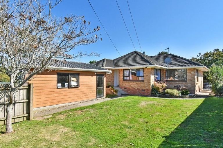 Photo of property in 1 Sunburst Street, Papakura, 2110