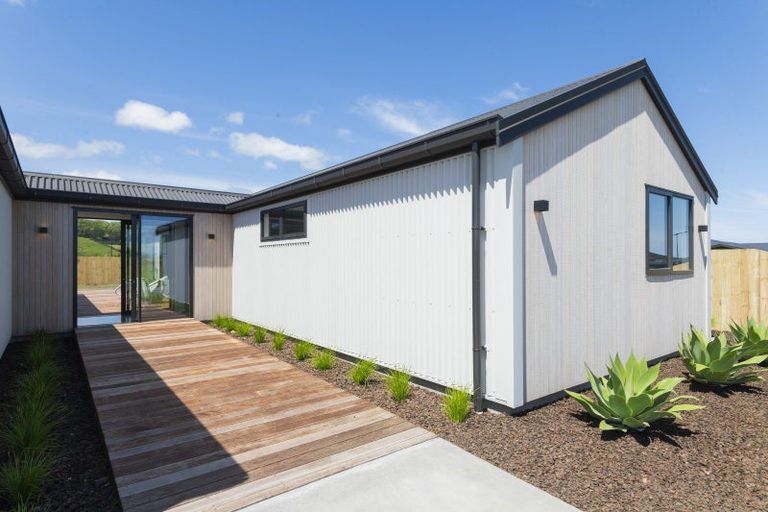 Photo of property in 3 Makakahi Street, Lytton West, 4071
