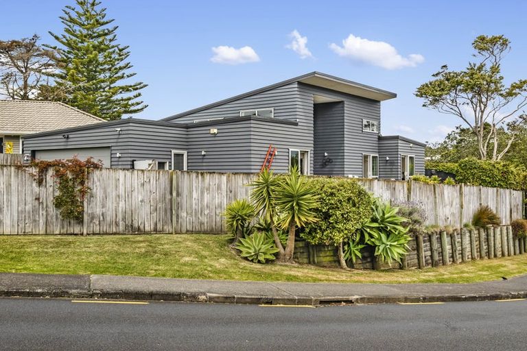 Photo of property in 34 Sunnyhaven Avenue, Beach Haven, Auckland, 0626