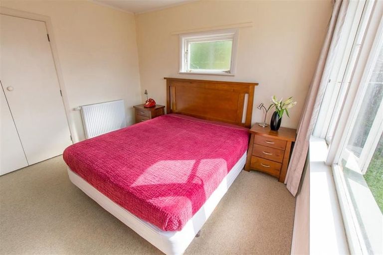 Photo of property in 85 Breaker Bay Road, Breaker Bay, Wellington, 6022